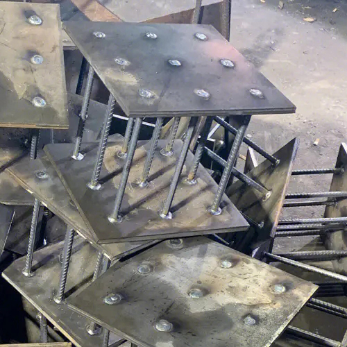 在确定白沙预埋件位置时，需要考虑以下几点