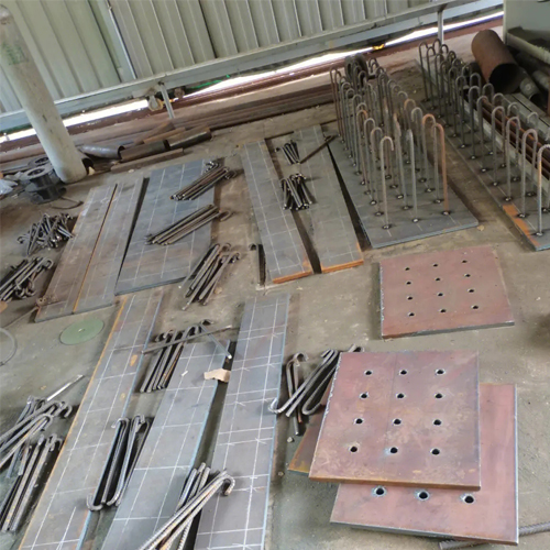 有哪些其他因素会影响白沙预埋件位置的确定？